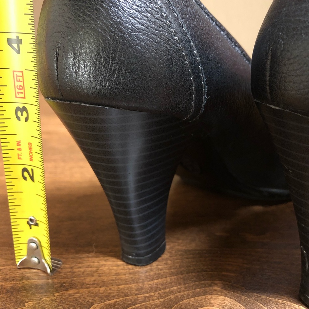 Shoes - Picture 7 of 8